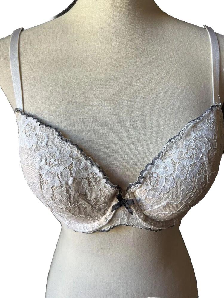Victorias Secret Lightly Lined Lace Cup Bra Mesh  polka Dot.  Lightly Worn 36D